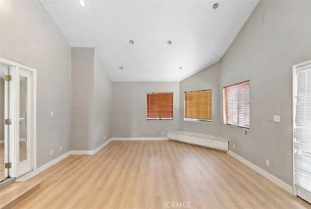 1212 S California