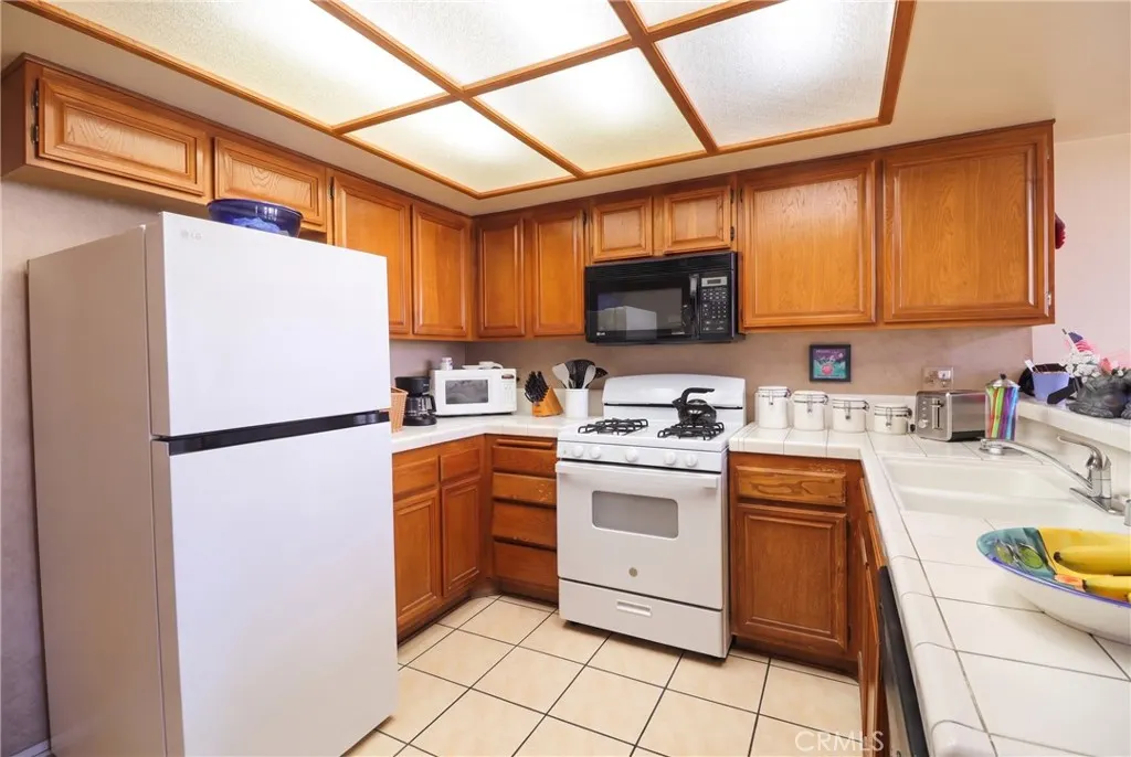 126 N Glendora