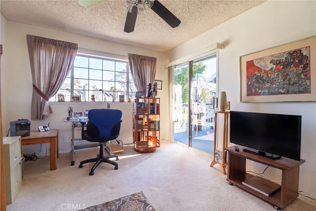 126 N Glendora