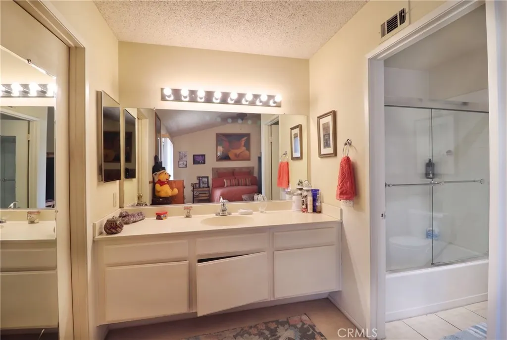 126 N Glendora