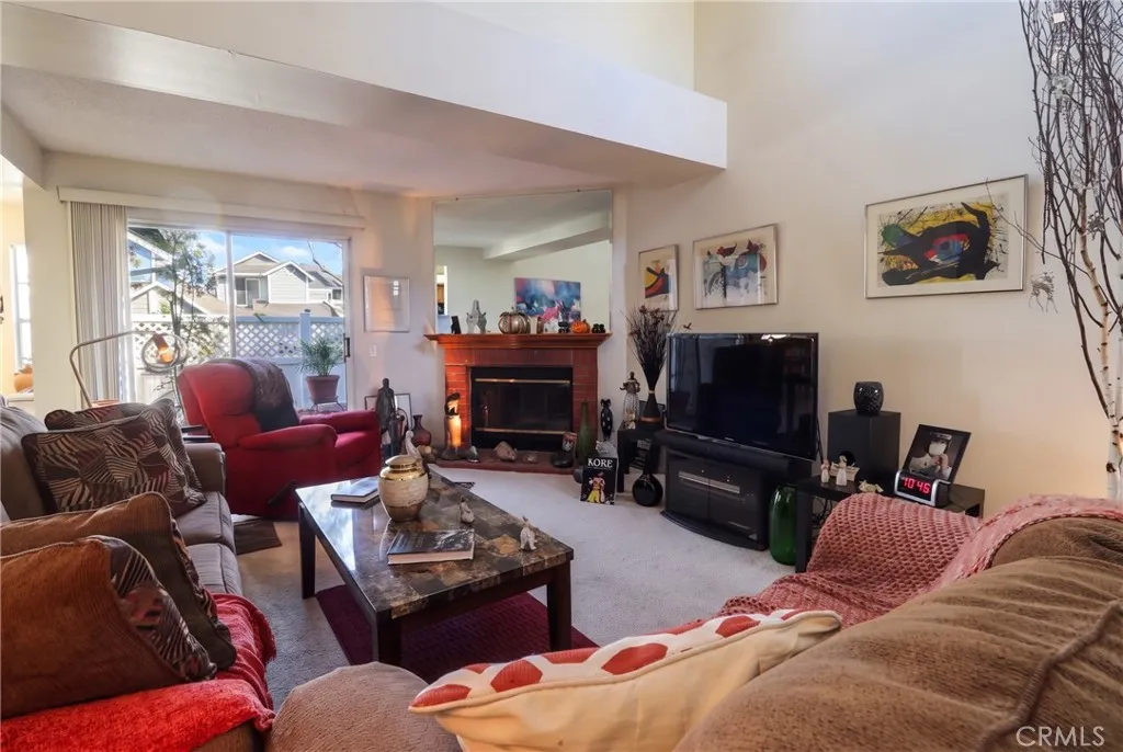 126 N Glendora