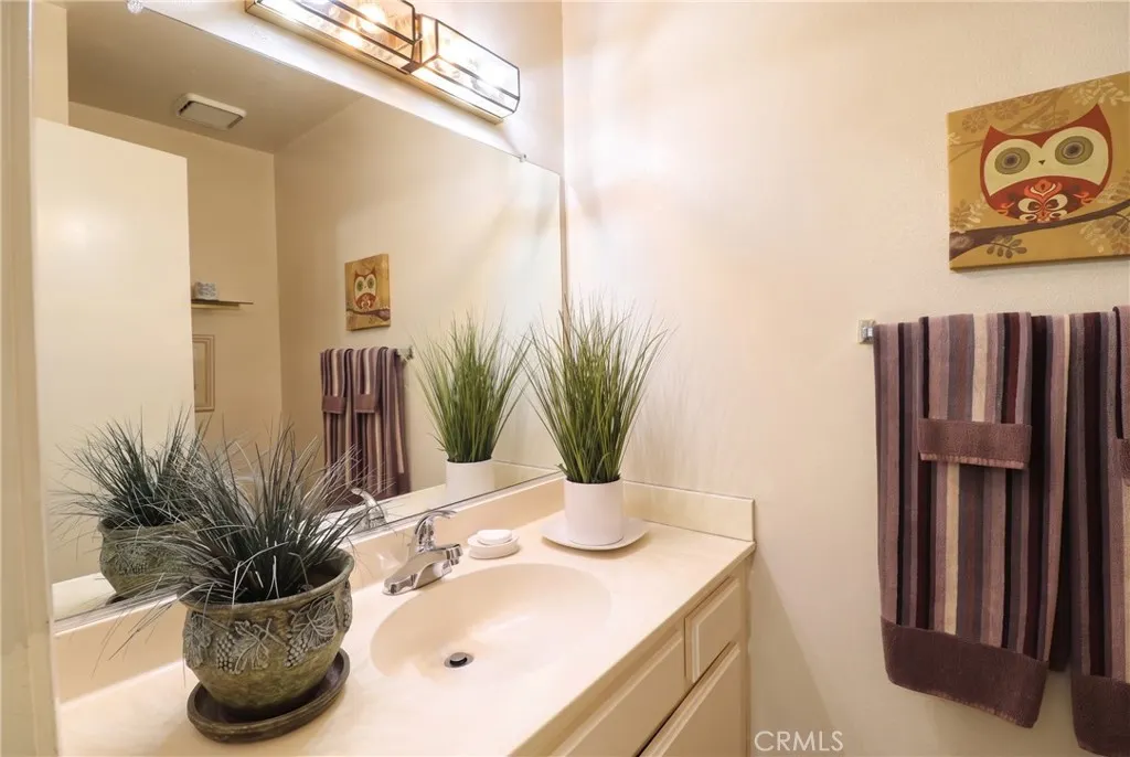 126 N Glendora