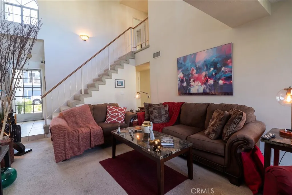 126 N Glendora