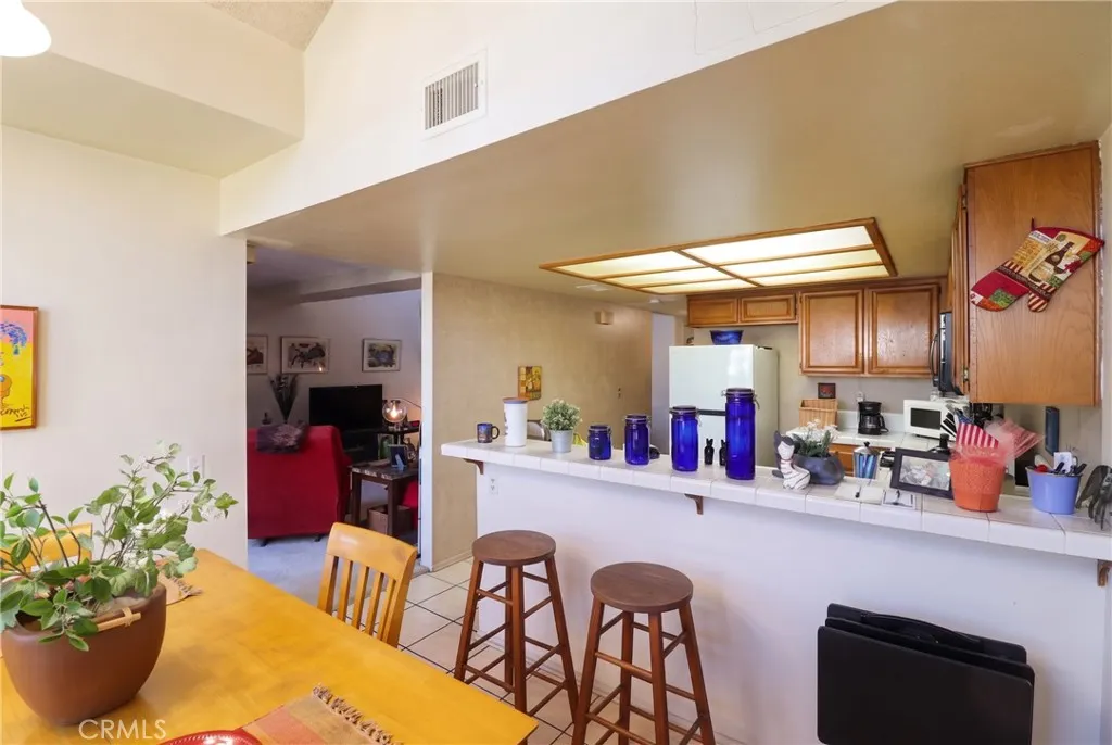 126 N Glendora