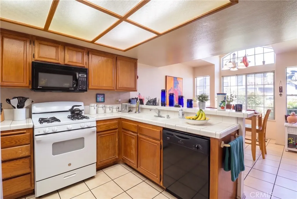 126 N Glendora