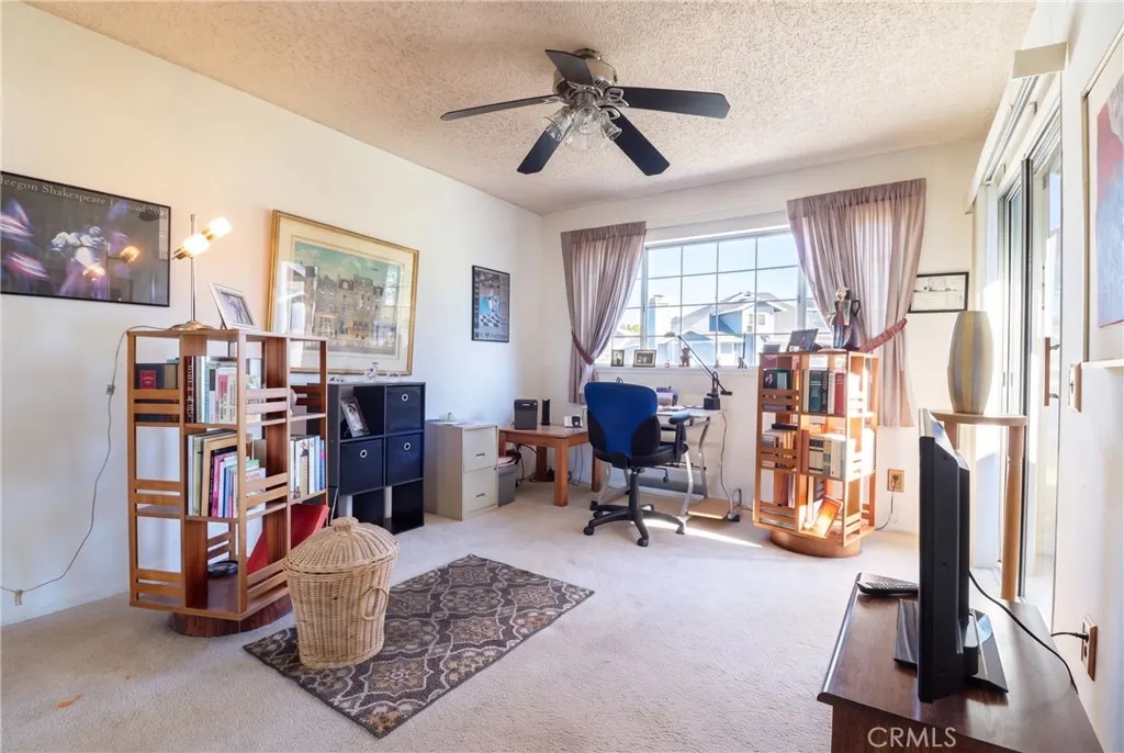 126 N Glendora