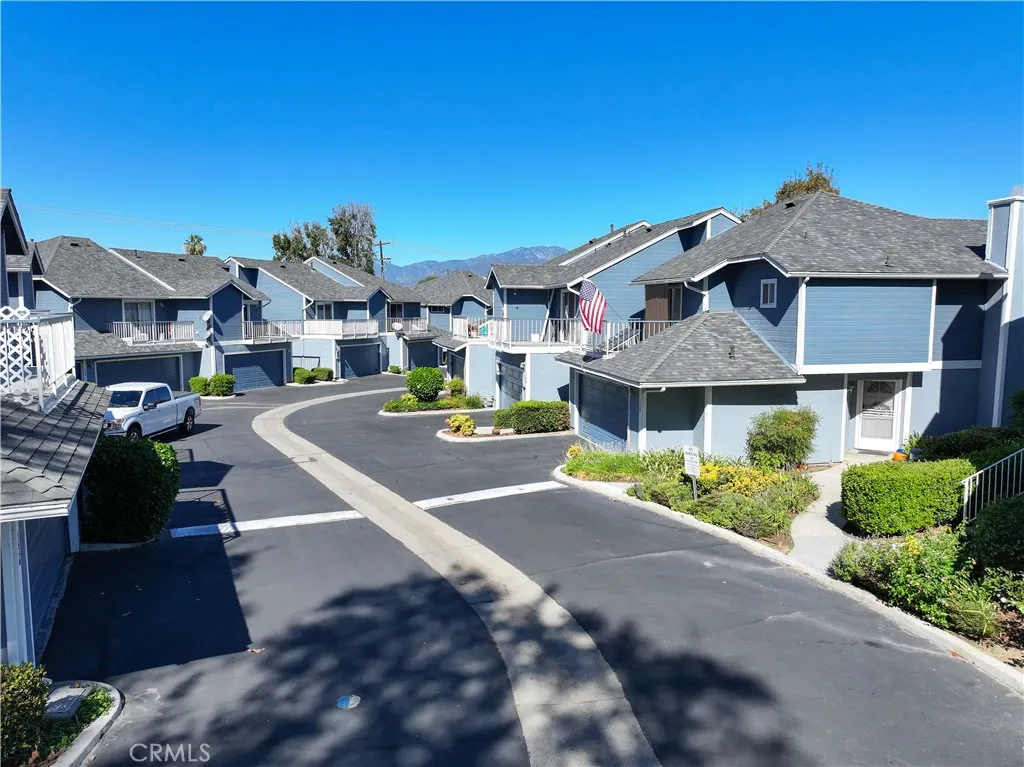 126 N Glendora