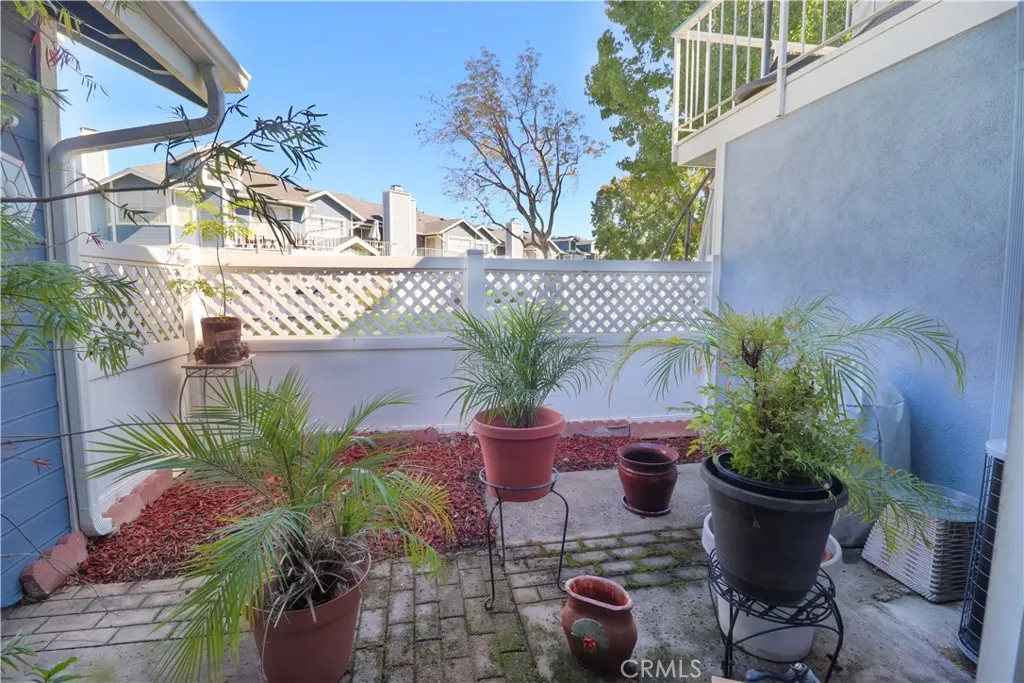 126 N Glendora