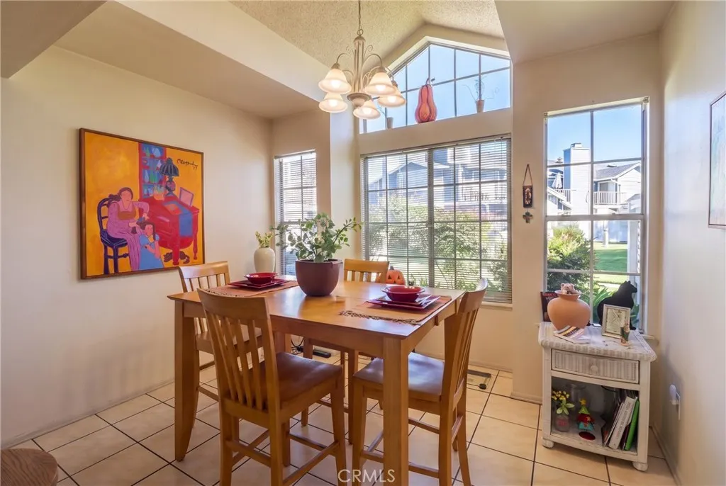 126 N Glendora