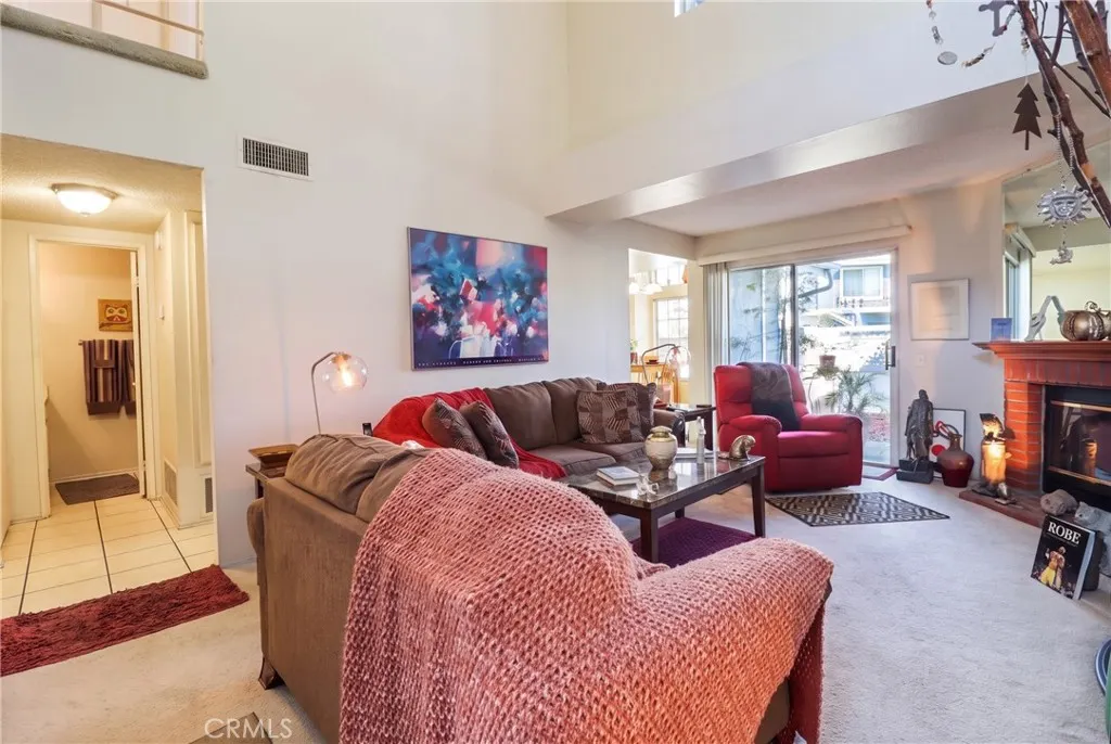 126 N Glendora