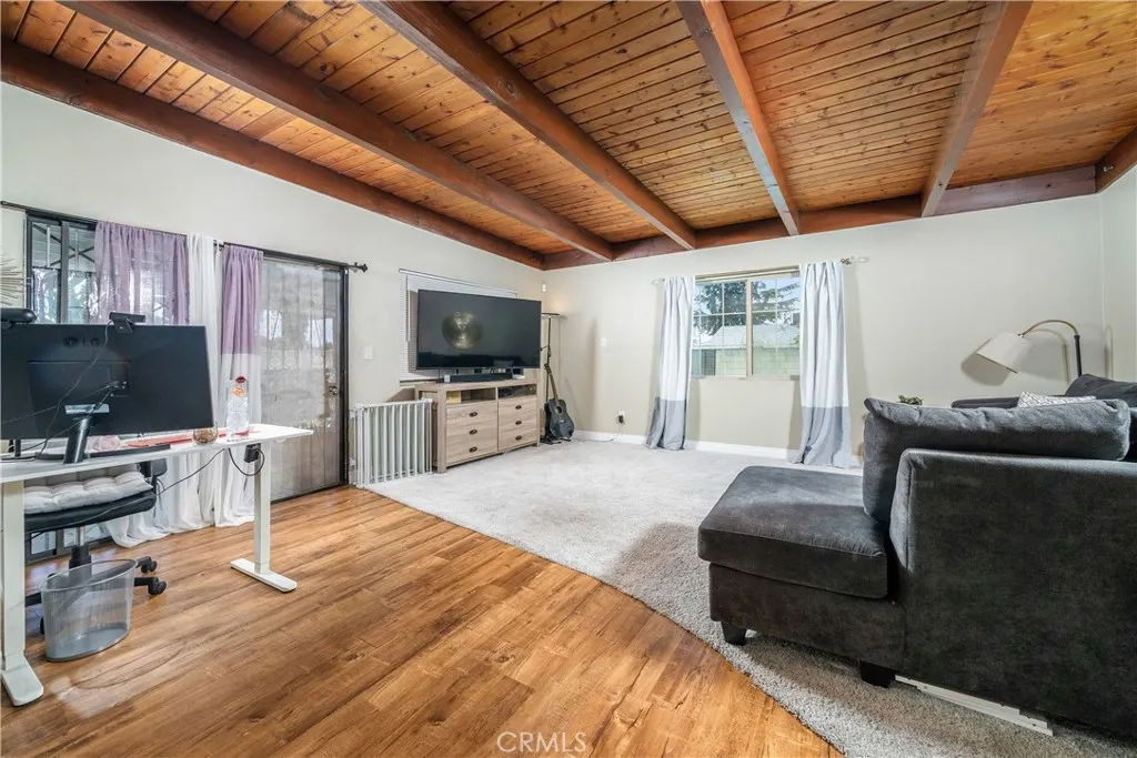 5595 Hawthorne