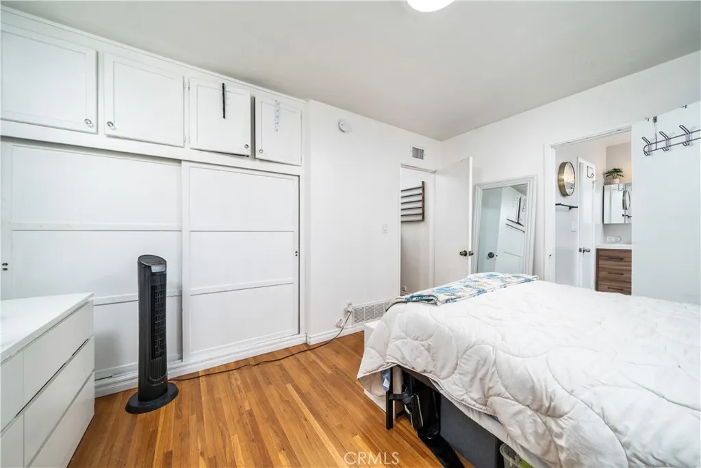 5595 Hawthorne