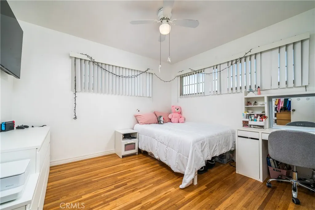 5595 Hawthorne
