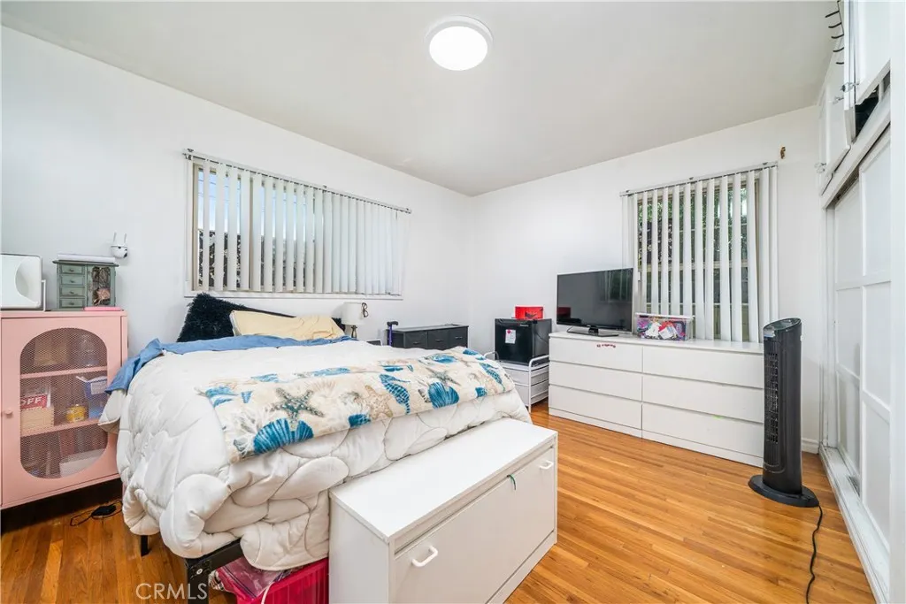 5595 Hawthorne