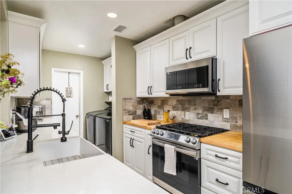 5595 Hawthorne