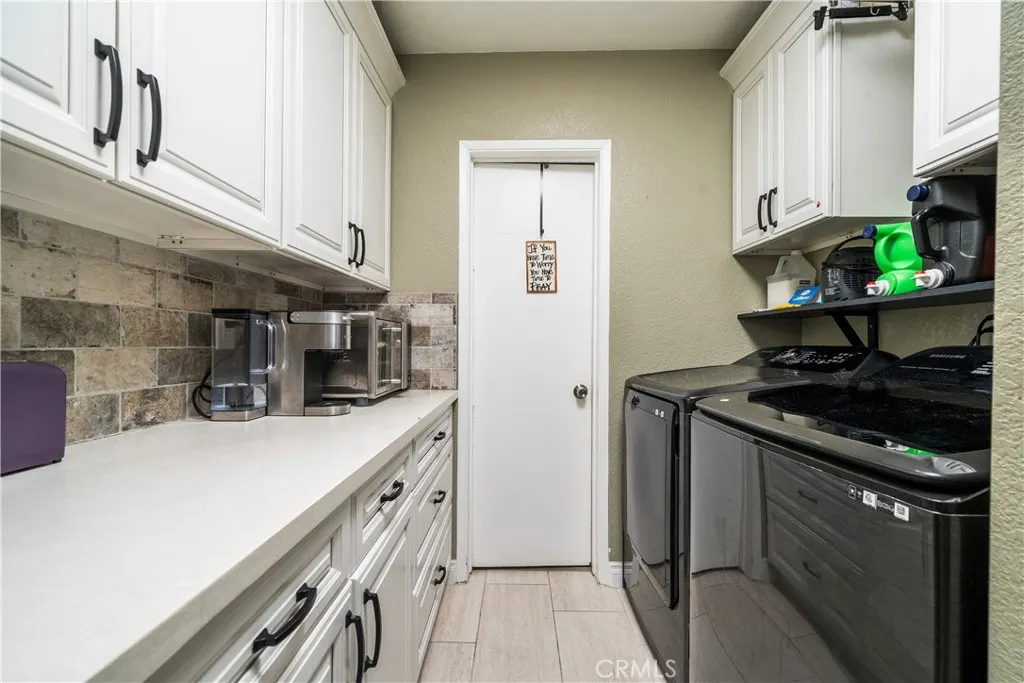 5595 Hawthorne