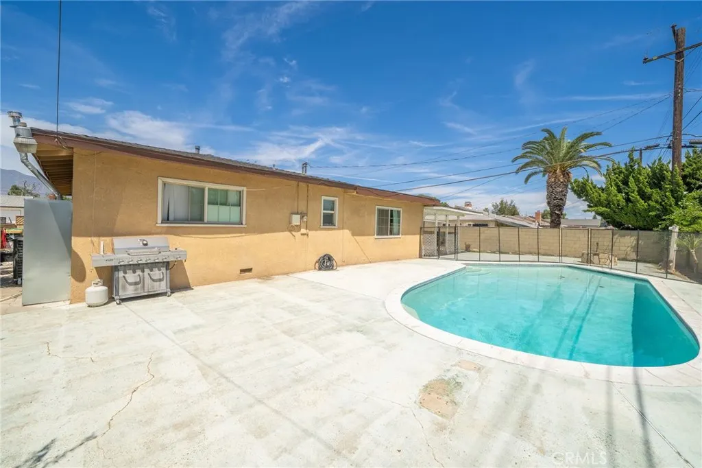 5595 Hawthorne