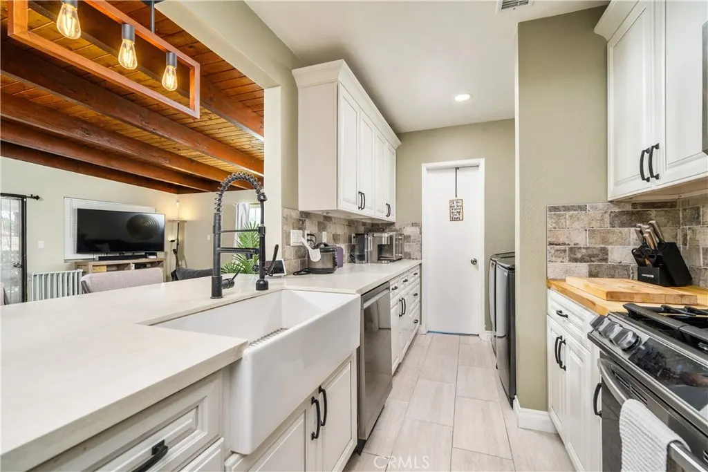 5595 Hawthorne