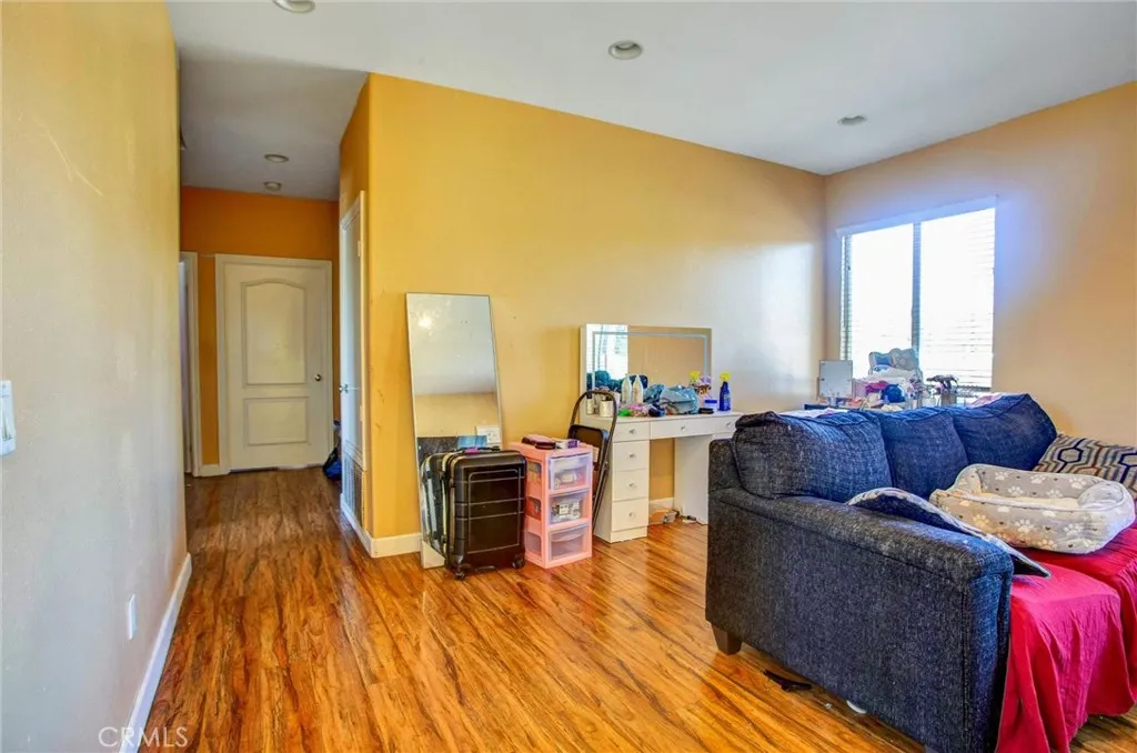 3295 E Springcreek
