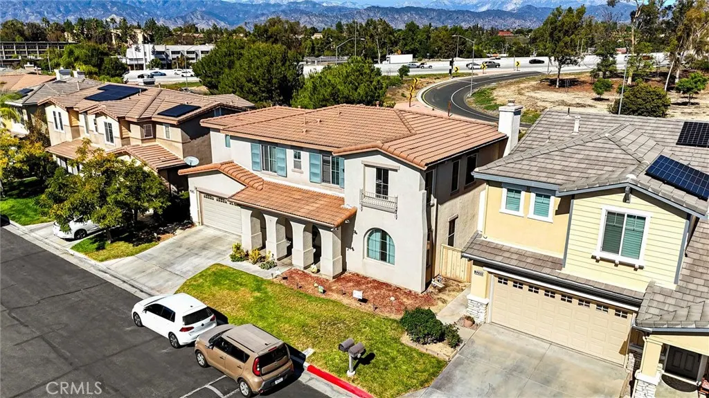 3295 E Springcreek