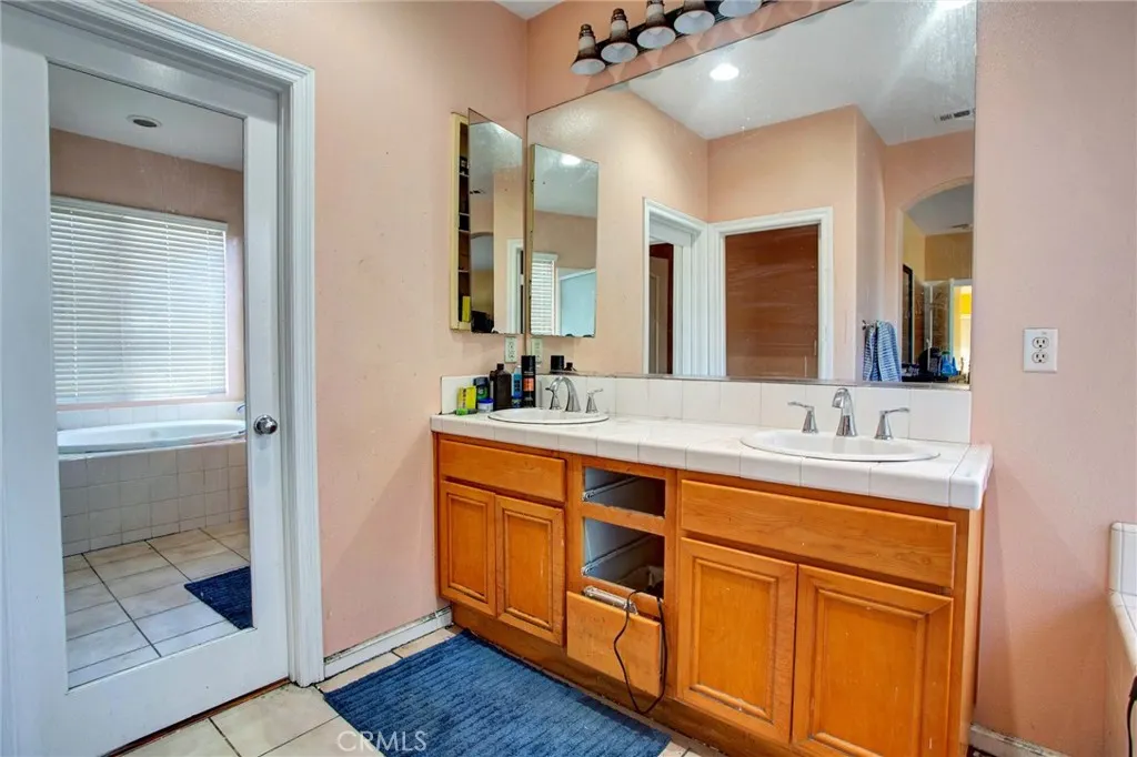3295 E Springcreek