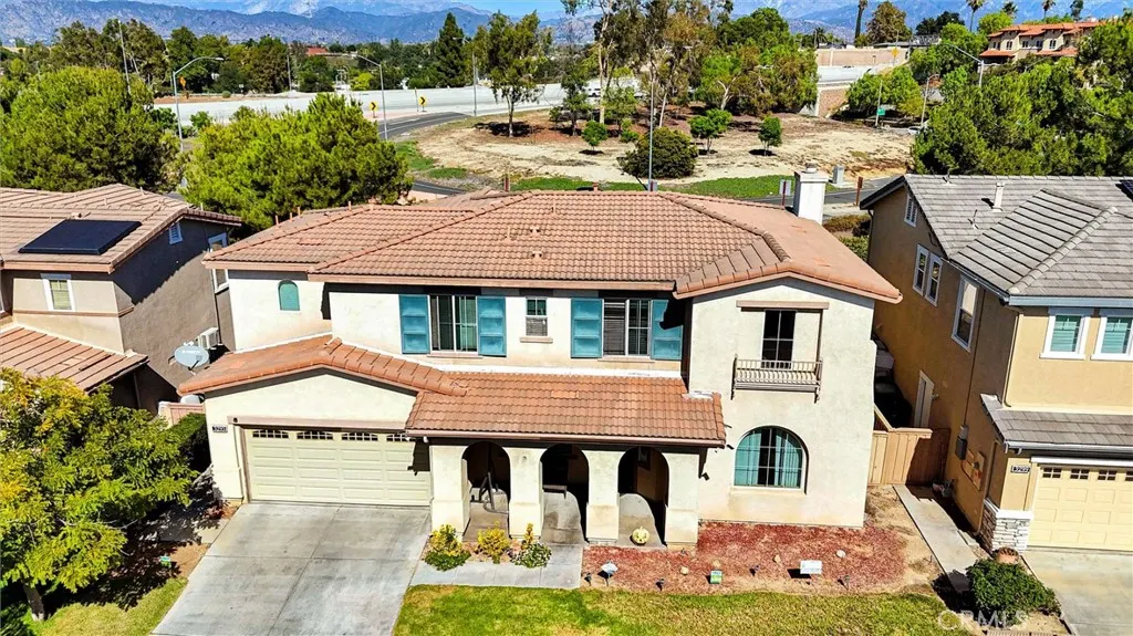 3295 E Springcreek