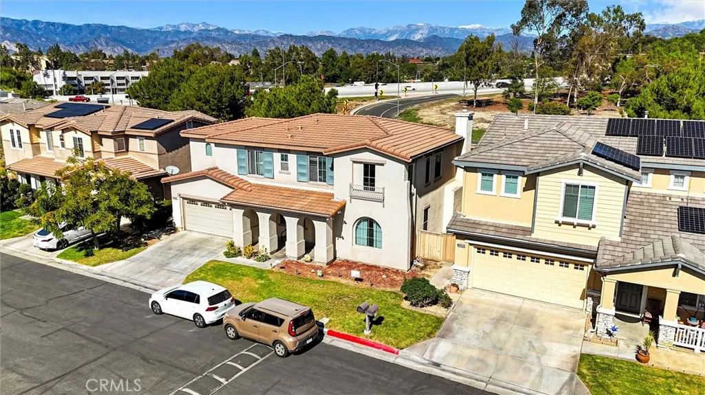 3295 E Springcreek