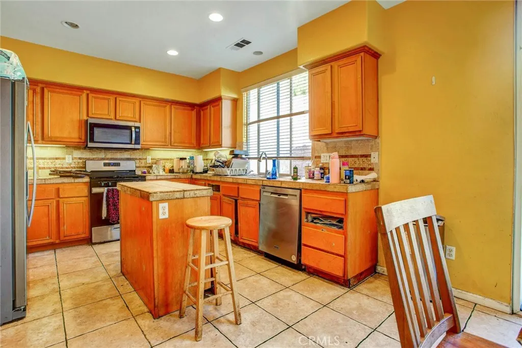 3295 E Springcreek
