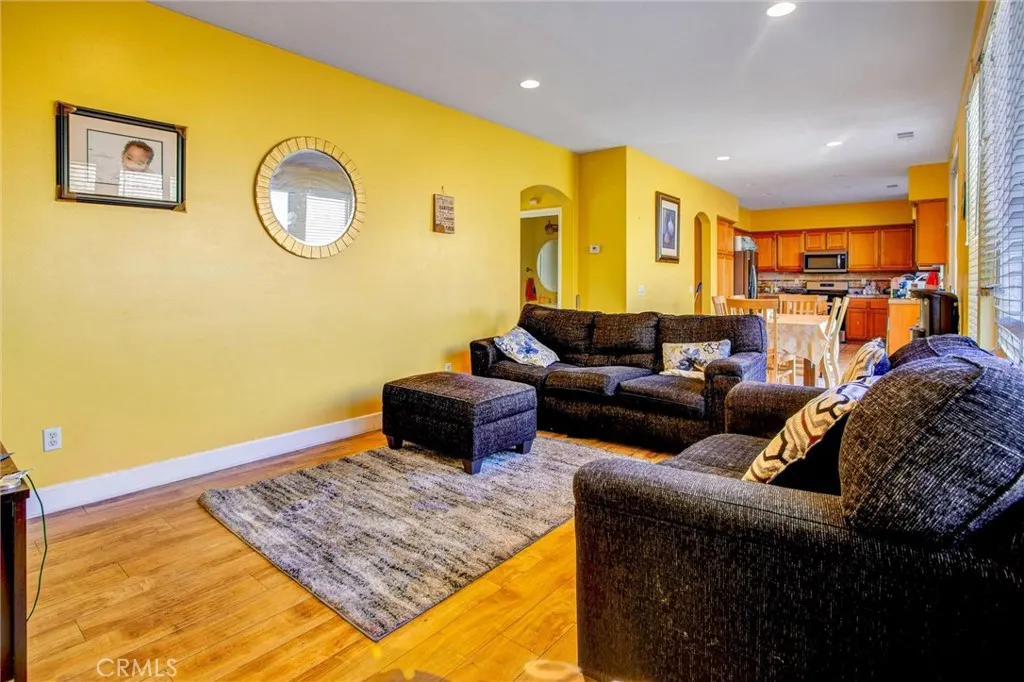 3295 E Springcreek