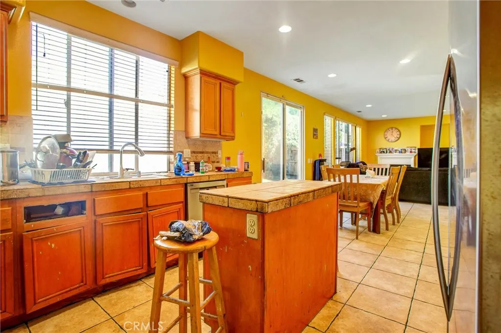 3295 E Springcreek