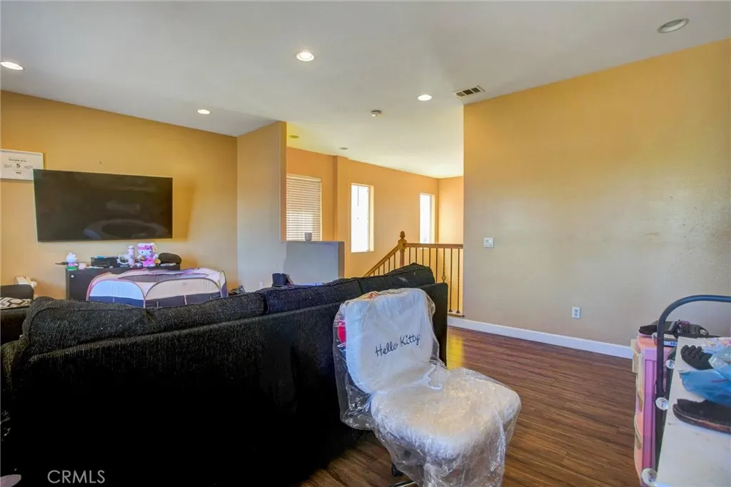 3295 E Springcreek