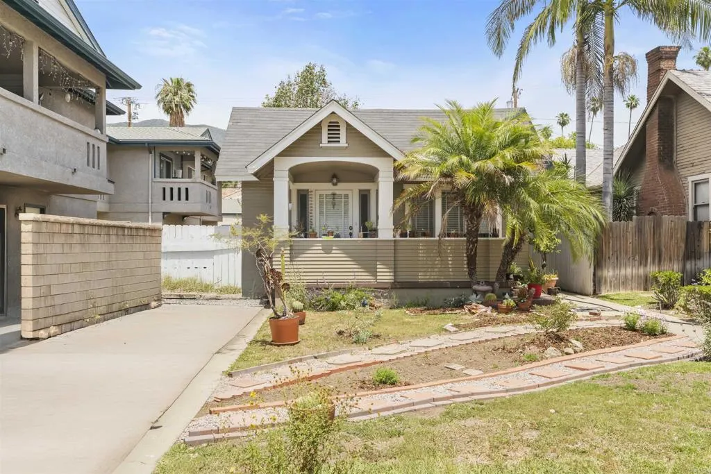 321 E Meda Avenue