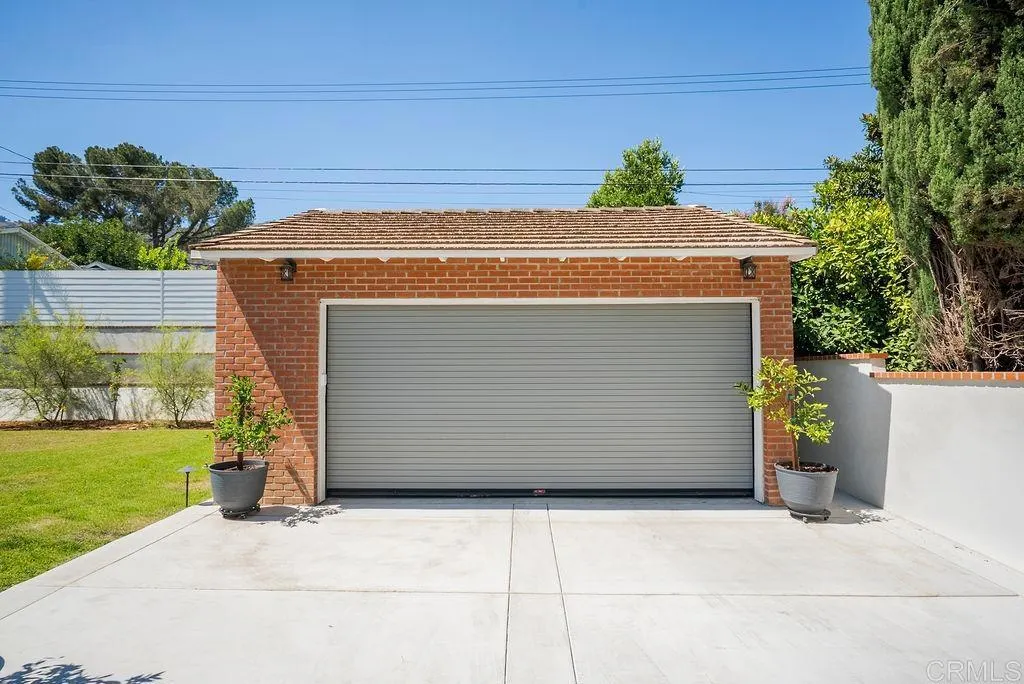 453 W Laurel Avenue