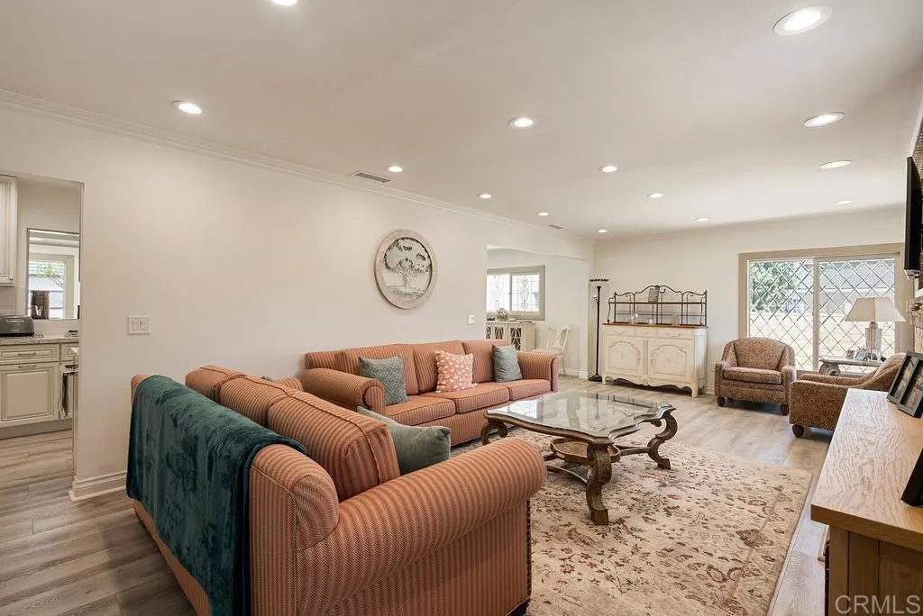 453 W Laurel Avenue