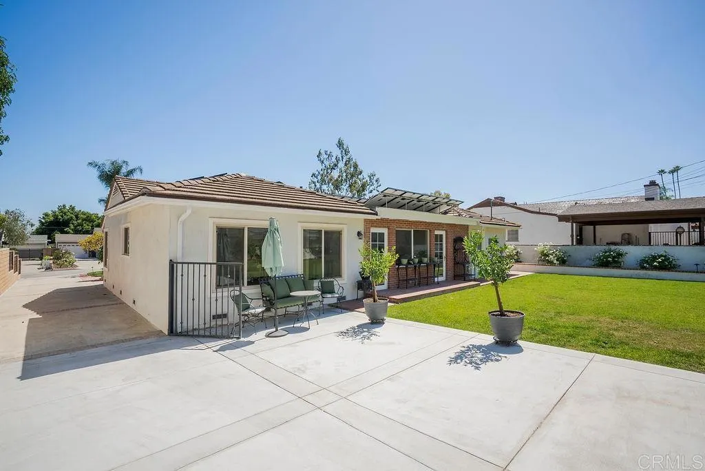 453 W Laurel Avenue
