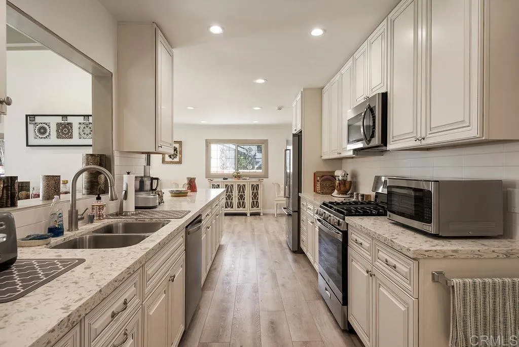 453 W Laurel Avenue