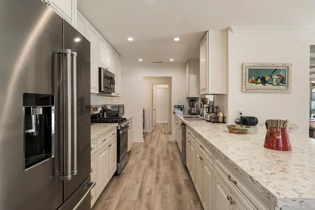 453 W Laurel Avenue