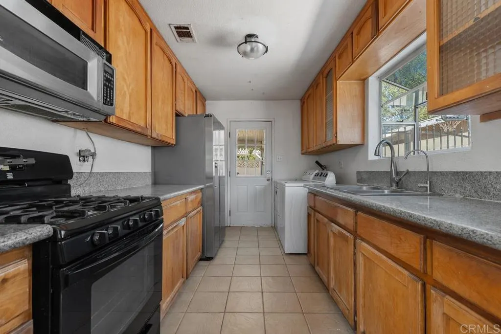 1141 Melham Ave.