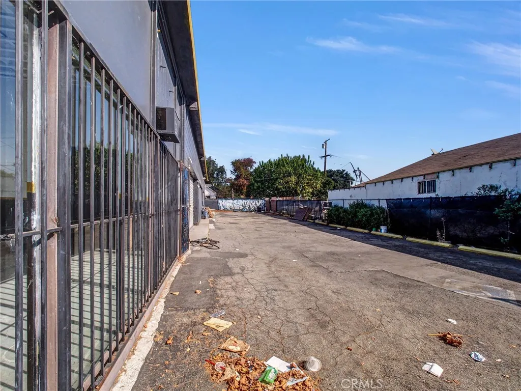 937 W Mission Boulevard