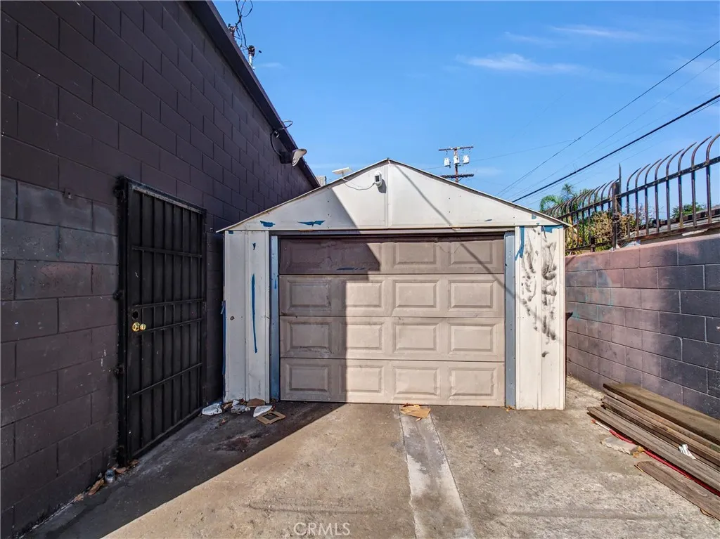 937 W Mission Boulevard