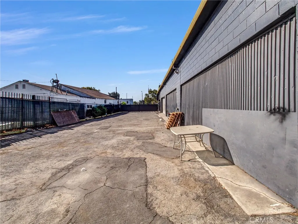 937 W Mission Boulevard
