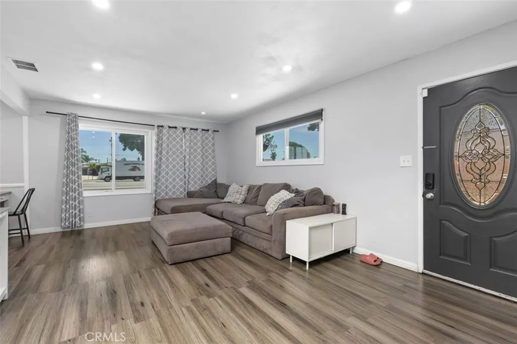 4711 N Hollenbeck