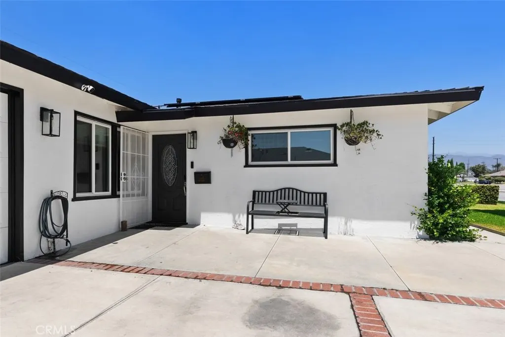 4711 N Hollenbeck