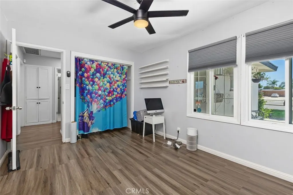 4711 N Hollenbeck