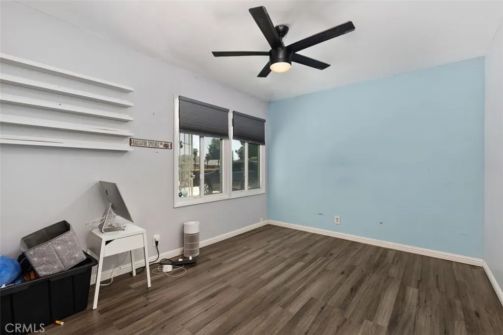 4711 N Hollenbeck