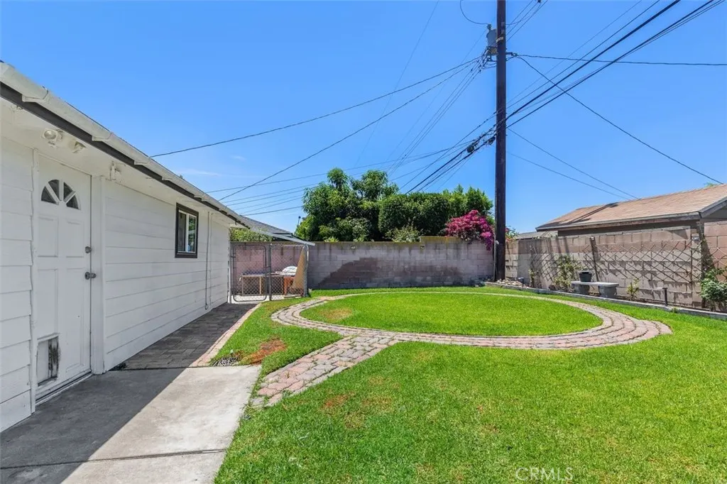 4711 N Hollenbeck