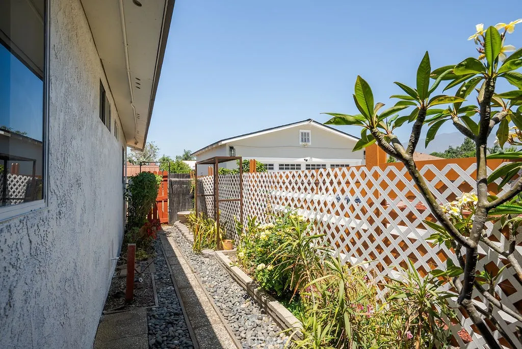 207 N Pasadena Avenue