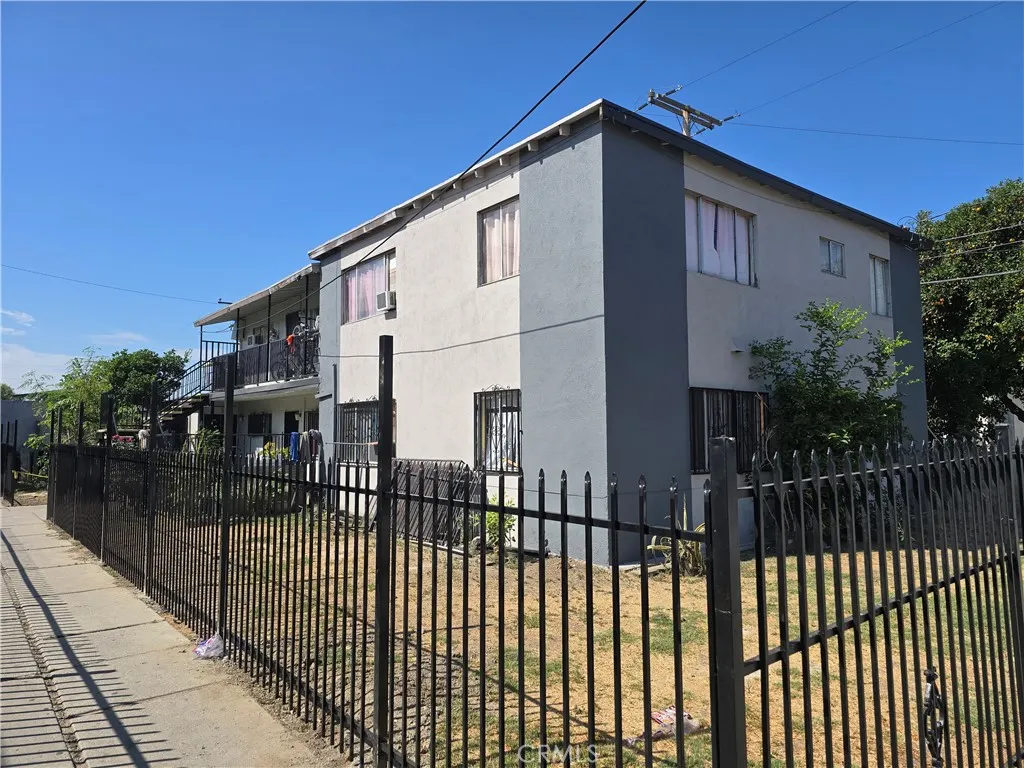 11104 Klingerman Street