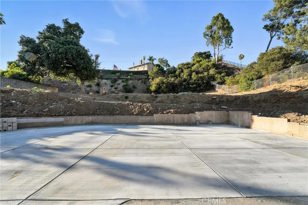 215 E Sierra Madre Avenue