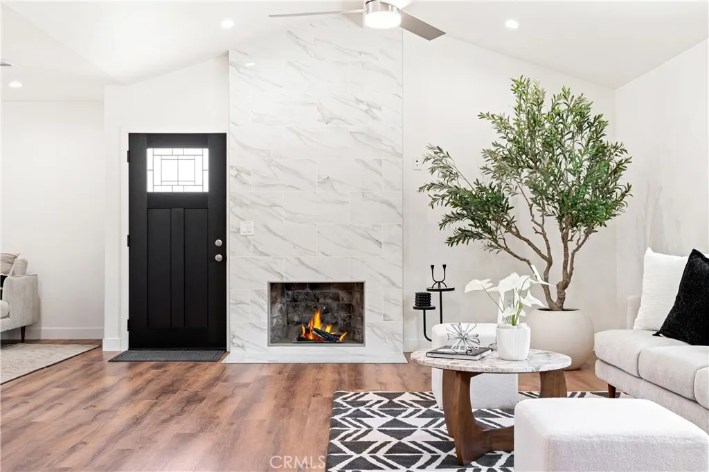 215 E Sierra Madre Avenue